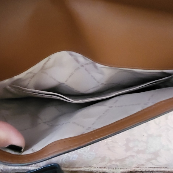 Michael Kors Tote Bag and Matching Wallet NWOT - Picture 4 of 8